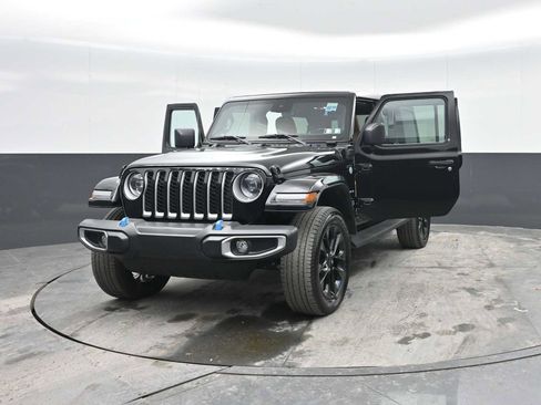 Used 2023 Jeep Wrangler Unlimited Sahara w/ Cold Weather Group AWD/4WD image 51