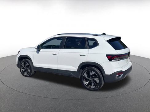 Used 2025 Volkswagen Taos SE image 10