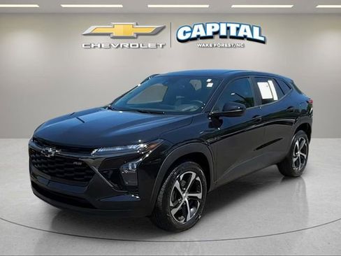 Used 2024 Chevrolet Trax RS w/ Driver Confidence Package FWD image 1