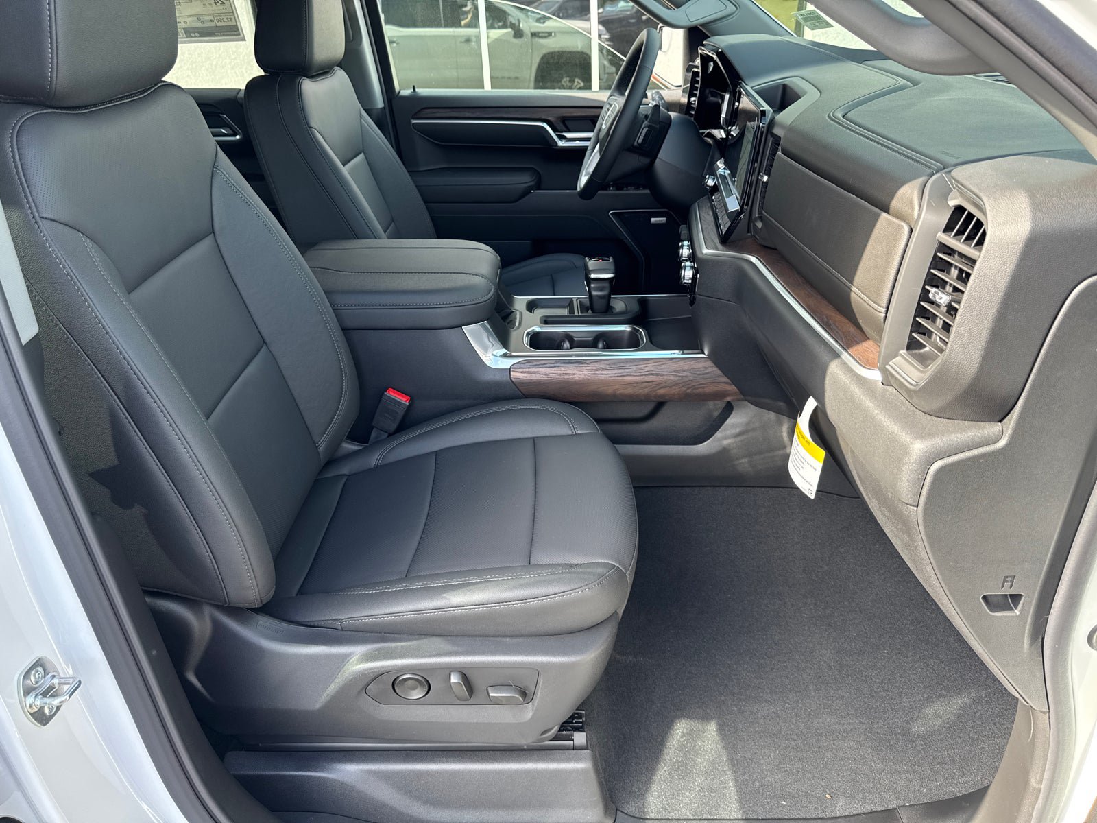 Used 2026 GMC Sierra 1500 SLT w/ SLT Convenience Package AWD/4WD image 17