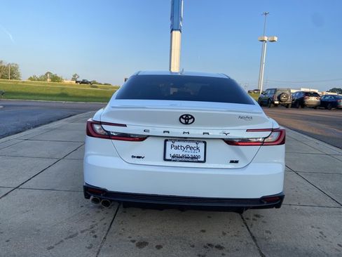 Used 2025 Toyota Camry SE FWD image 10