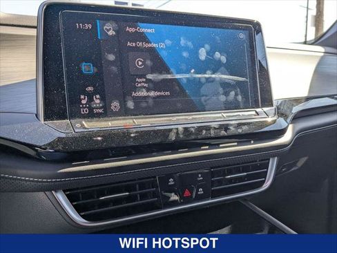 Certified 2024 Volkswagen Atlas Cross Sport SE w/ Panoramic Sunroof Package AWD/4WD image 17
