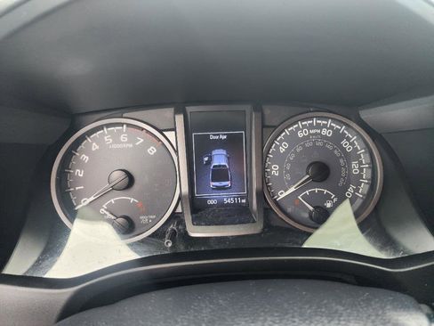 Used 2019 Toyota Tacoma TRD Sport AWD/4WD image 23