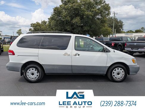 Used 2002 Toyota Sienna CE FWD image 2