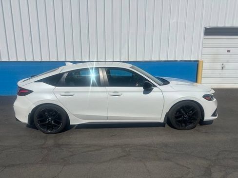 Used 2023 Honda Civic Sport image 1