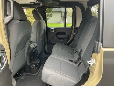 New 2025 Jeep Gladiator Sport image 25