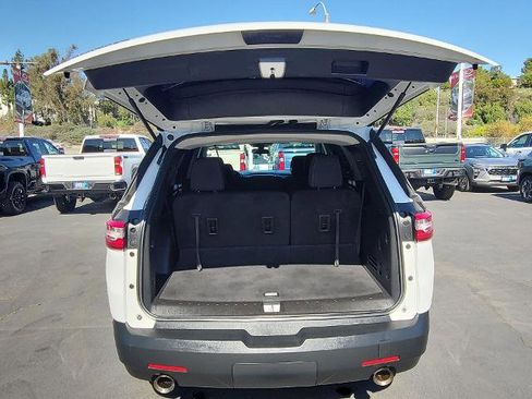 Used 2021 Chevrolet Traverse LS image 23