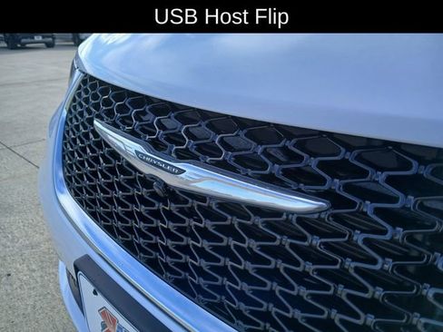 New 2026 Chrysler Pacifica Select image 30