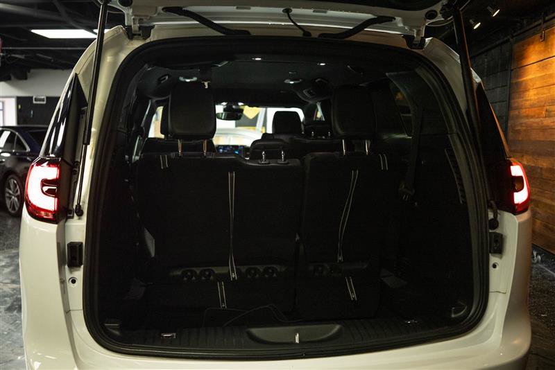 Used 2025 Chrysler Pacifica Select FWD image 7