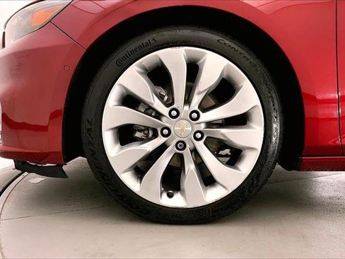 Used 2018 Chevrolet Malibu Premier w/ Premier Sun and Wheel Package image 8