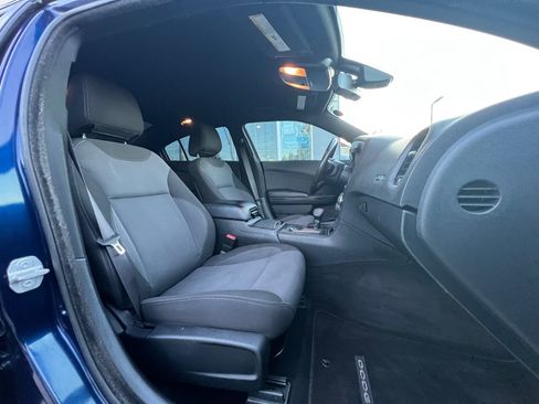 Used 2016 Dodge Charger SE w/ Blacktop Package RWD image 18