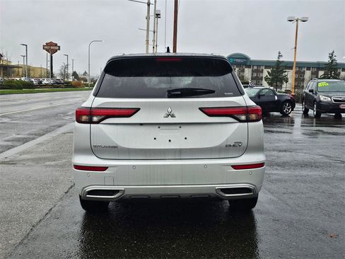 New 2025 Mitsubishi Outlander SEL image 6
