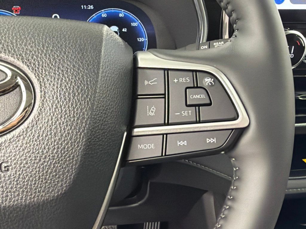 New 2026 Toyota Highlander Platinum AWD/4WD image 24