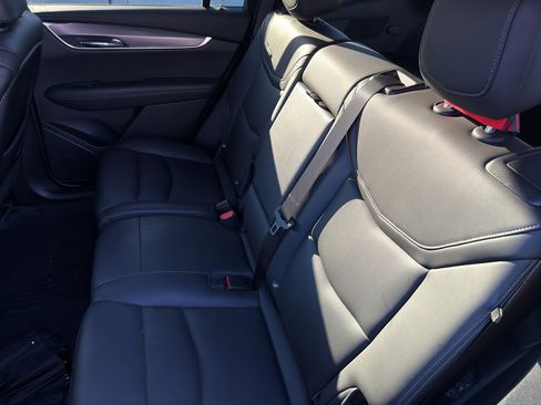 Used 2023 Cadillac XT6 Luxury image 8