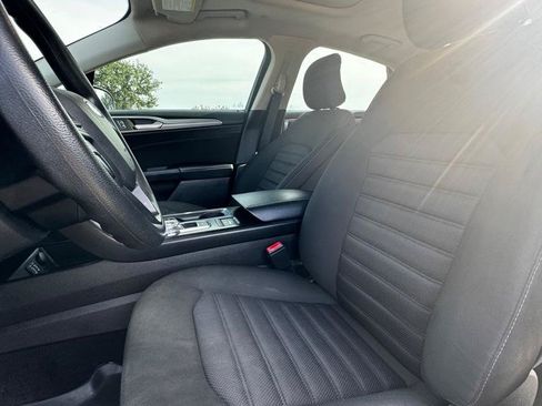 Used 2019 Ford Fusion SE FWD image 10