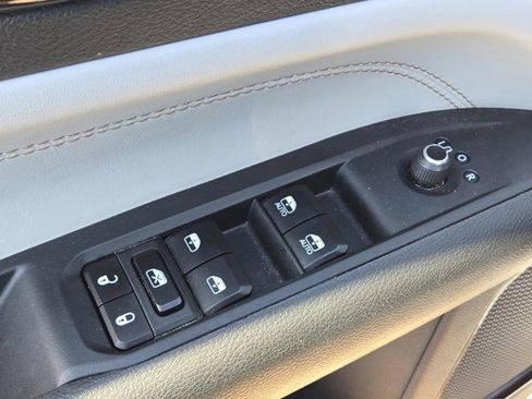 Used 2025 Jeep Compass Limited image 14