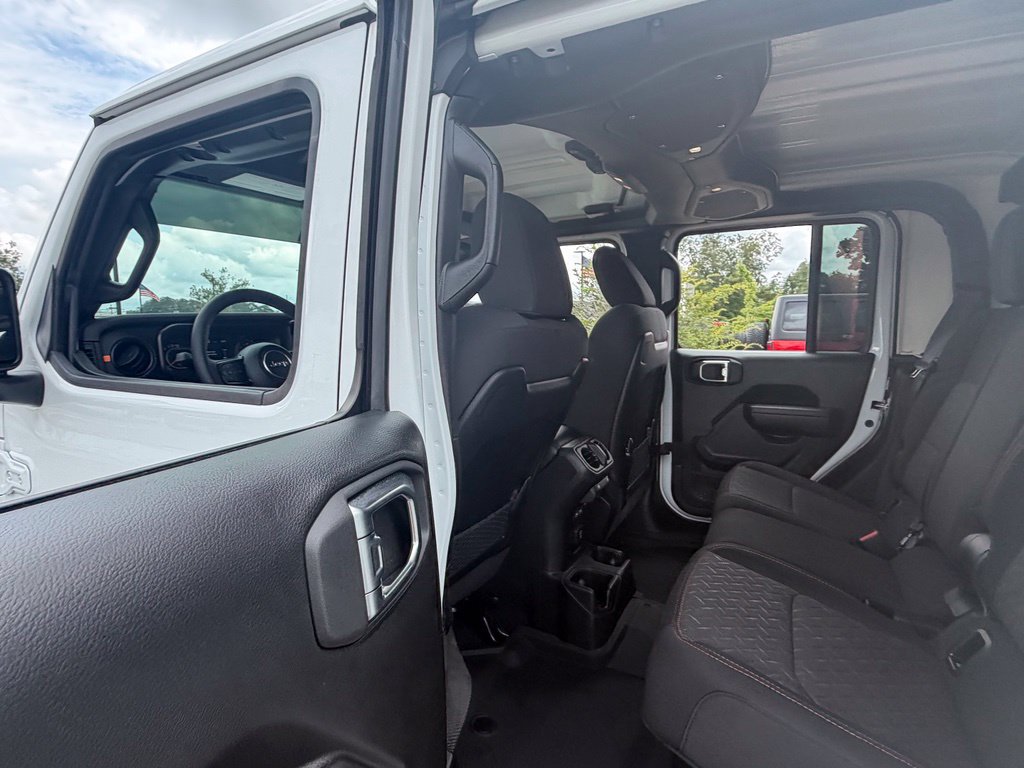 Certified 2025 Jeep Gladiator Mojave AWD/4WD image 38