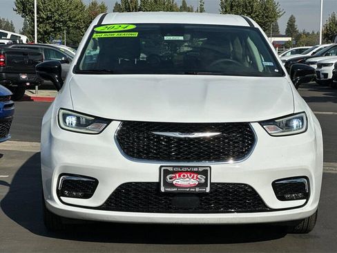 Used 2024 Chrysler Pacifica Touring-L image 9