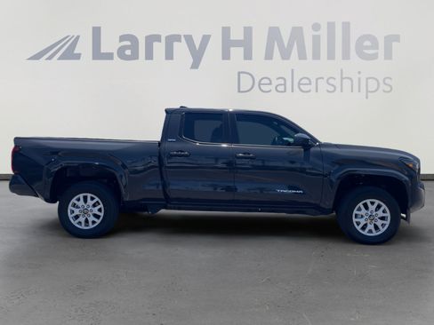 Certified 2025 Toyota Tacoma SR5 AWD/4WD image 6