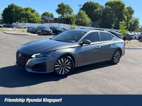 Used 2023 Nissan Altima 2.5 SV FWD image 1