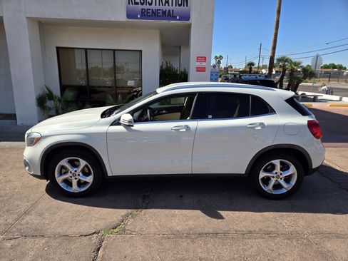 Used 2018 Mercedes-Benz GLA 250 4MATIC w/ Premium Package image 2