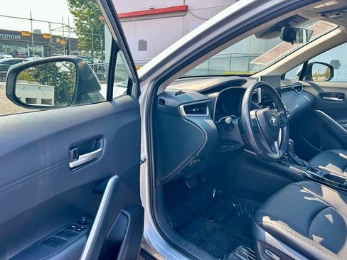 Certified 2024 Toyota Corolla Cross XLE FWD image 9