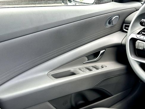 Used 2025 Hyundai Elantra SE w/ Cargo Package FWD image 28