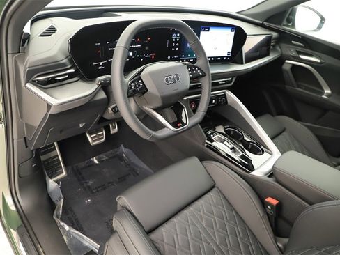New 2025 Audi SQ5 Prestige image 15