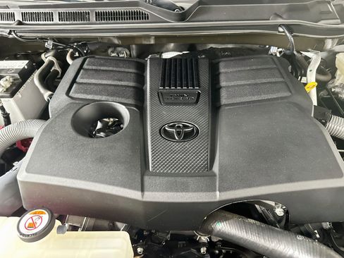 Used 2023 Toyota Tundra SR5 w/ SR5 Convenience Package AWD/4WD image 31