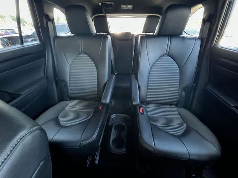 Used 2025 Toyota Highlander XSE AWD/4WD image 41