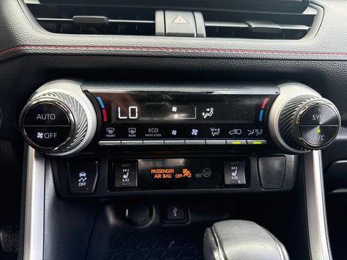 Used 2022 Toyota RAV4 SE w/ Weather & Moonroof Package AWD/4WD image 15