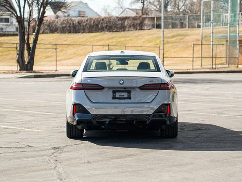 Used 2025 BMW i5 xDrive40 w/ M Sport Package image 6