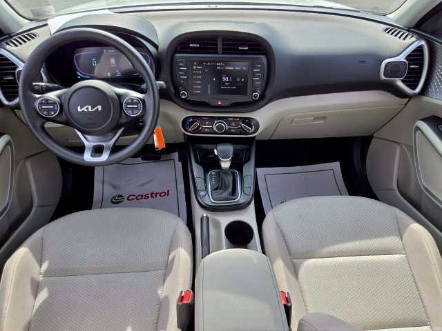 Used 2025 Kia Soul LX w/ LX Technology Package FWD image 15