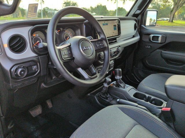 Used 2025 Jeep Wrangler Sport AWD/4WD image 15
