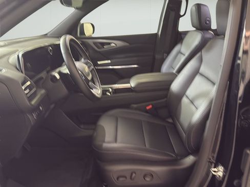 Used 2026 Chevrolet Traverse LT w/ Driver Confidence Package FWD image 5