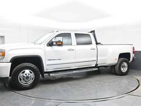 Used 2018 GMC Sierra 3500 Denali w/ Duramax Plus Package AWD/4WD image 11