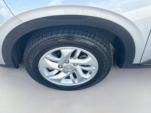 Used 2021 Hyundai Venue SE FWD image 33
