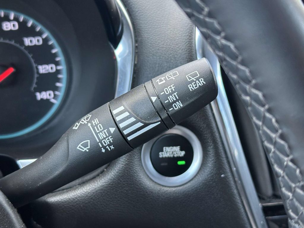 Used 2023 Chevrolet Traverse LT FWD image 21