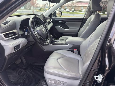 Used 2021 Toyota Highlander XLE image 9