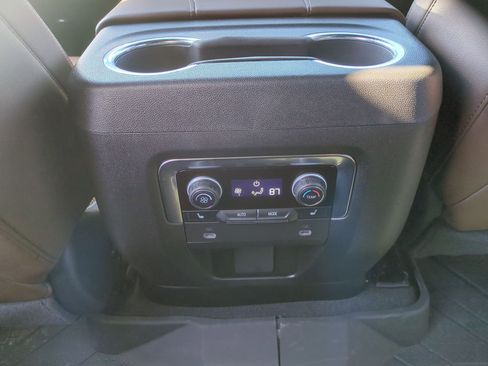 Certified 2024 Chevrolet Suburban High Country image 22