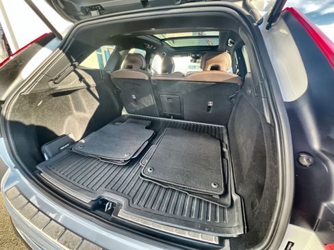 Used 2022 Volvo XC60 B5 Inscription w/ Climate Package image 25