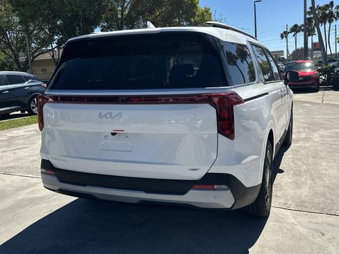 New 2026 Kia Carnival EX FWD image 6