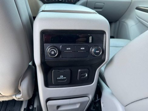 Used 2019 GMC Acadia SLT w/ LPO, Floor Liner Package FWD image 11