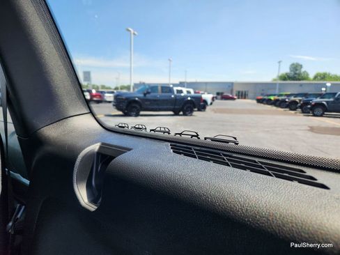 New 2025 Jeep Grand Cherokee Limited w/ Black Appearance Package image 27