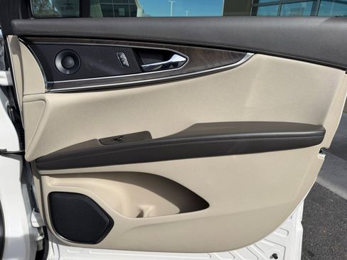 Used 2018 Lincoln MKX Reserve w/ Driver Assistance Package image 16