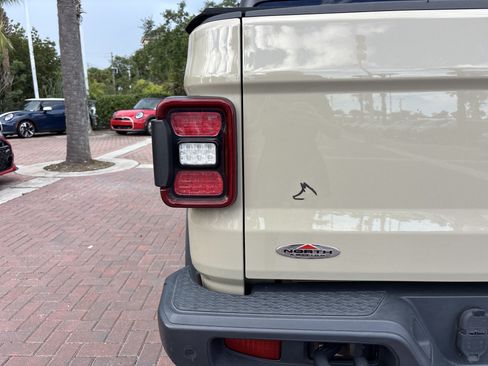 Used 2020 Jeep Gladiator Overland AWD/4WD image 39