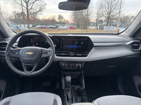 Used 2025 Chevrolet TrailBlazer LT image 38