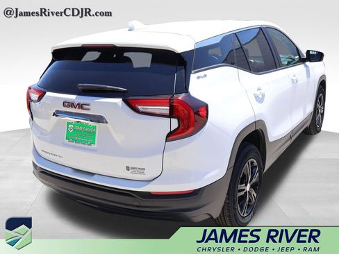 Used 2024 GMC Terrain SLE FWD image 5