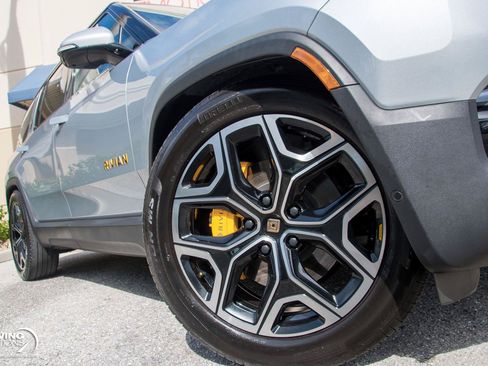 Used 2025 Rivian R1S Premium AWD/4WD image 4