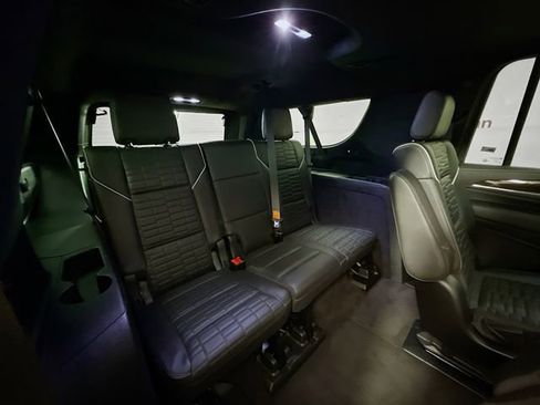 Used 2023 Cadillac Escalade ESV Sport Platinum w/ LPO, ONYX Package image 33